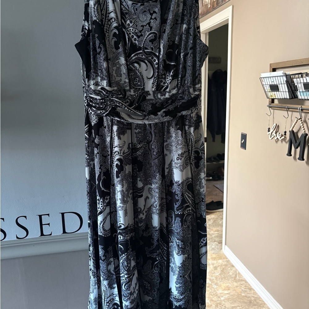 Perceptions NY Black & White Paisley Sleeveless Women's Dress size large.